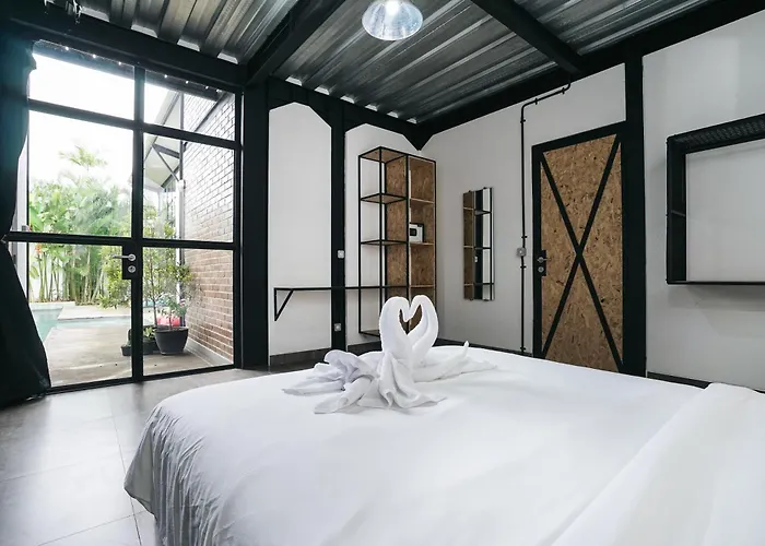 Costa Plana - 2 Bedroom Industrial Private In Umalas, Between Canggu & ヴィラ