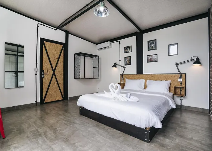 Costa Plana - 2 Bedroom Industrial Private In Umalas, Between Canggu & ヴィラ