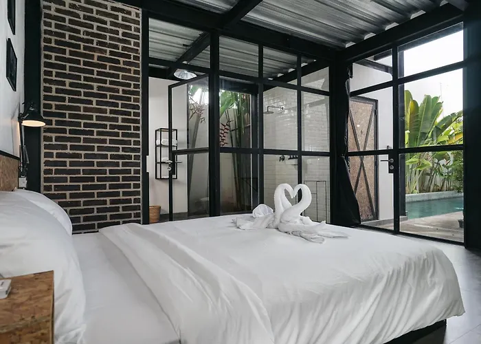 Costa Plana - 2 Bedroom Industrial Private In Umalas, Between Canggu & ヴィラ *